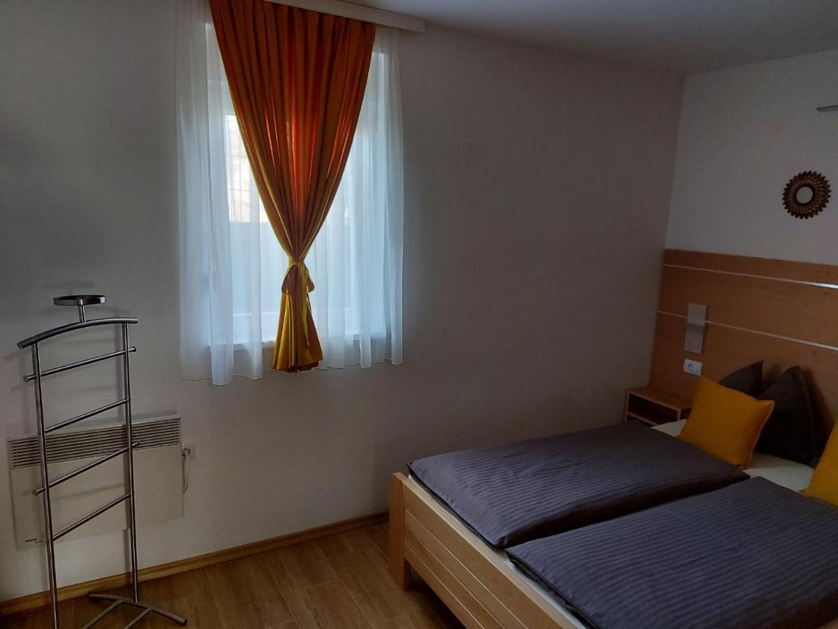 Apartmani Lotus Vrdnik Buitenkant foto