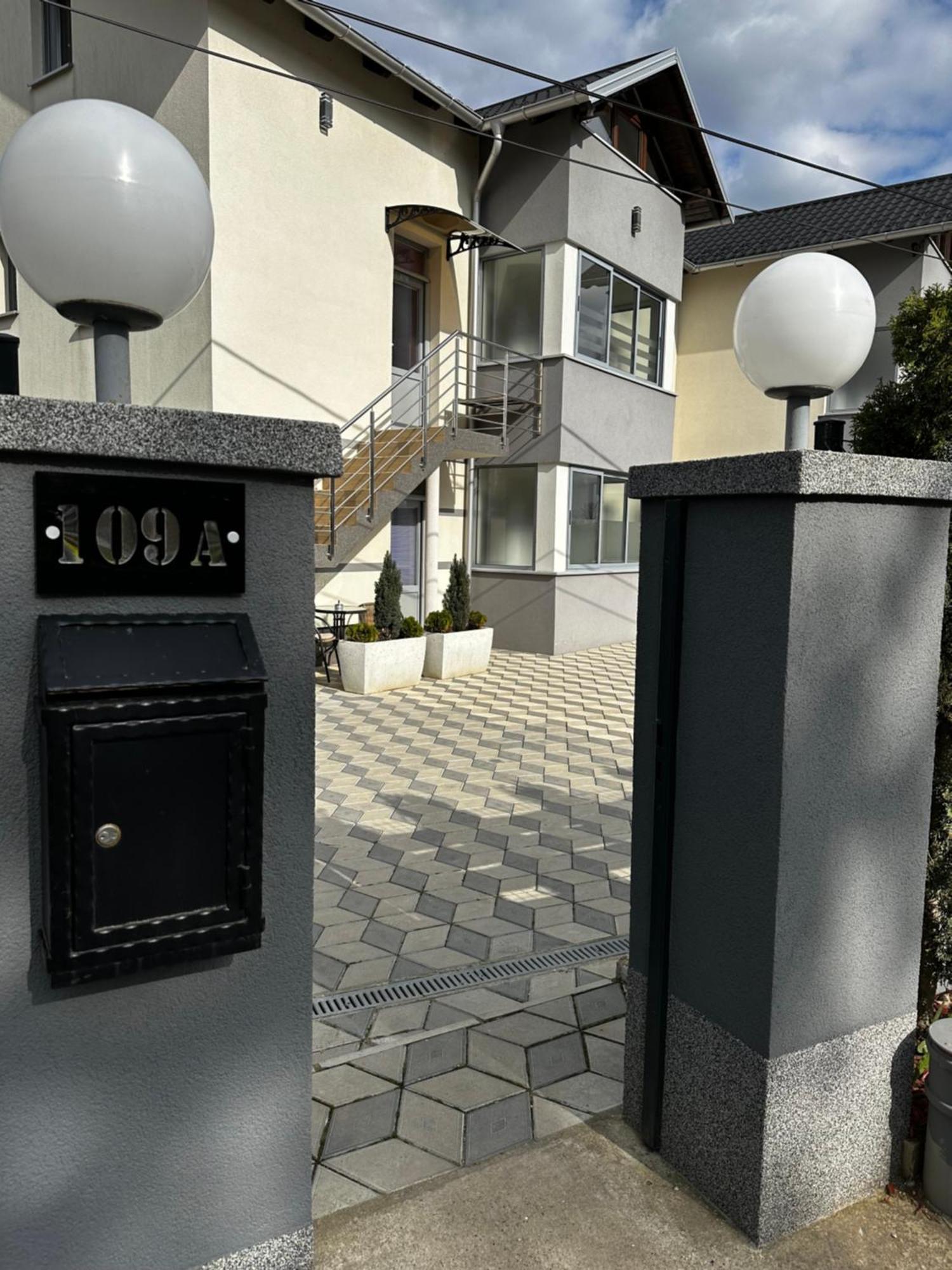 Apartmani Lotus Vrdnik Buitenkant foto