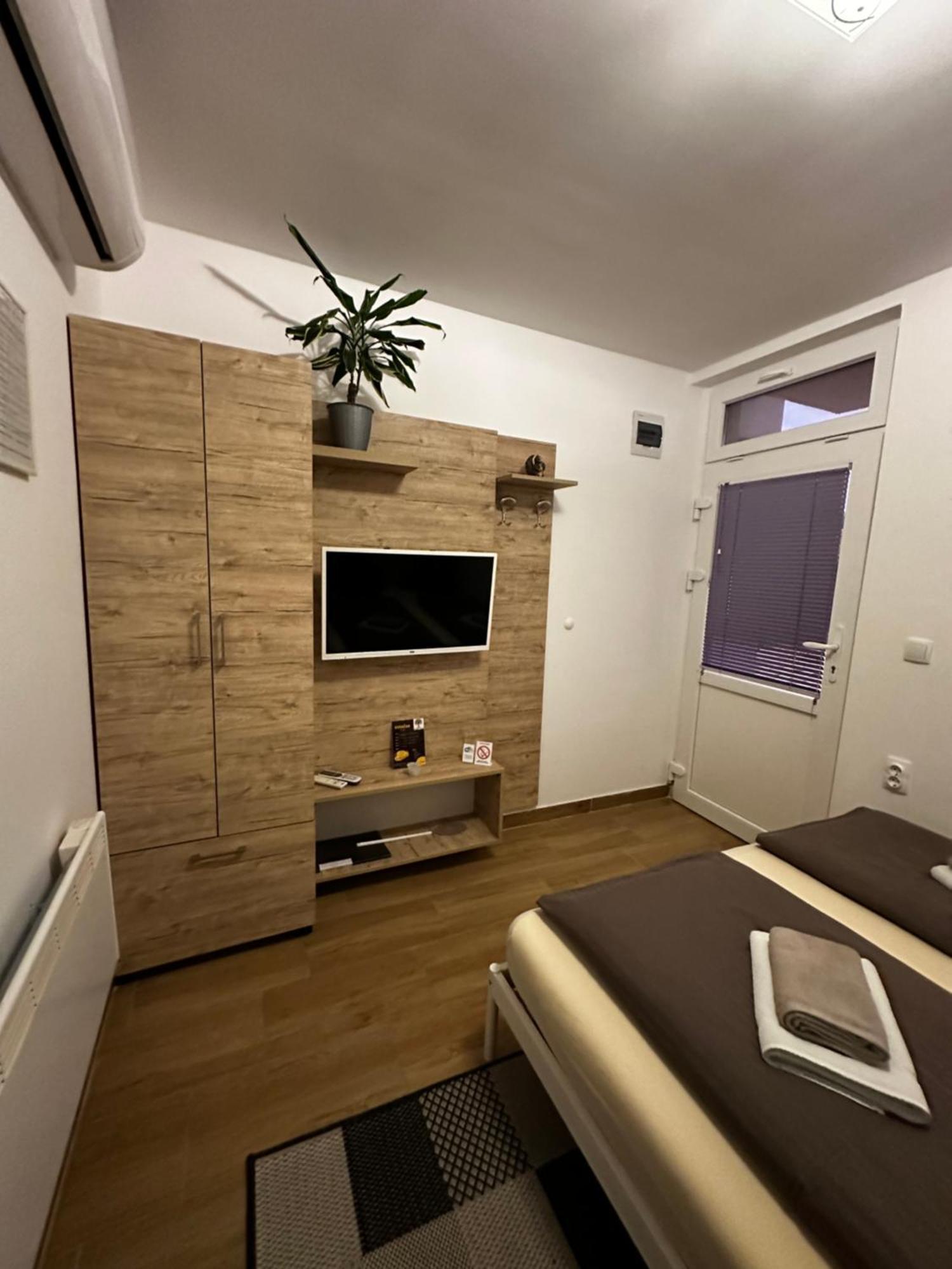Apartmani Lotus Vrdnik Buitenkant foto